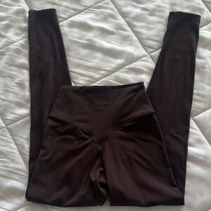 Balance Embroidered High-Waist Leggings in Deep Plum